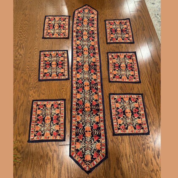 Table Runner Hand Embroidered - Picture 1 of 2